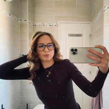 Babysitter in Istres: Lena