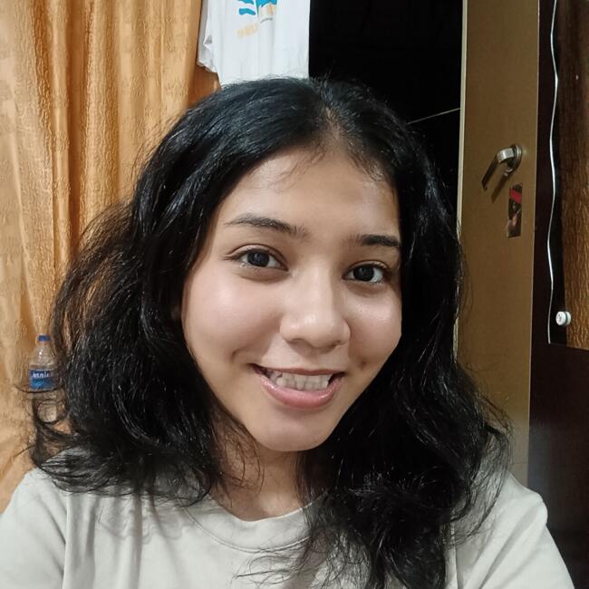 Babysitter in Mumbai: Komal
