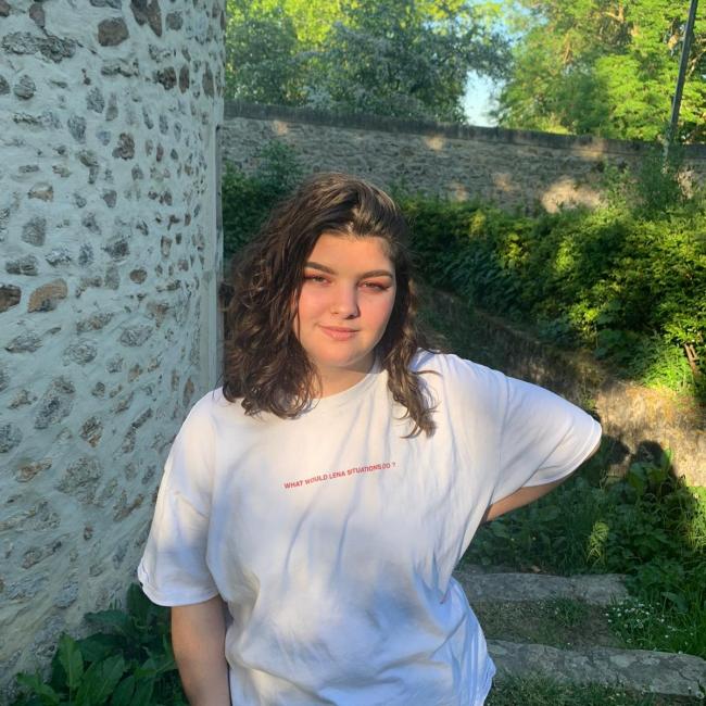 Babysitter in Saint-Fargeau-Ponthierry: Laura