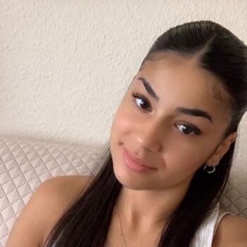 Babysitter in Villeneuve-la-Garenne: Manel