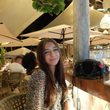 Babysitter in Paris: Jade