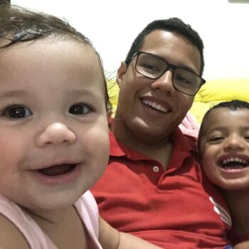 Emprego de babá em Bauru: emprego de babá Demian