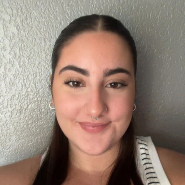 Babysitter in Fargues-Saint-Hilaire: Sonya