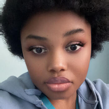 Babysitter in Borough of Queens: Benedicta
