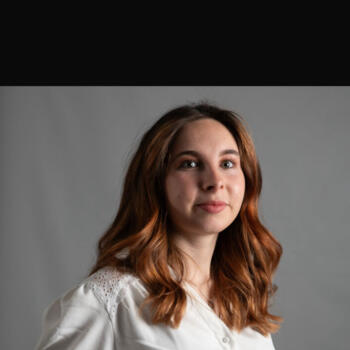 Babysitter Grézieux-le-Fromental: Flavie