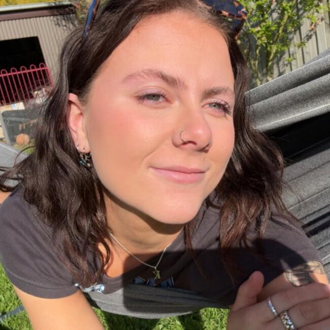 Babysitter in Morwell: Amity