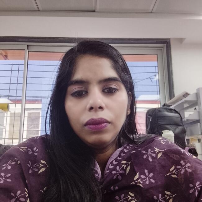 बम्बई में बेबीसिटिंग की नौकरी: Musarrat