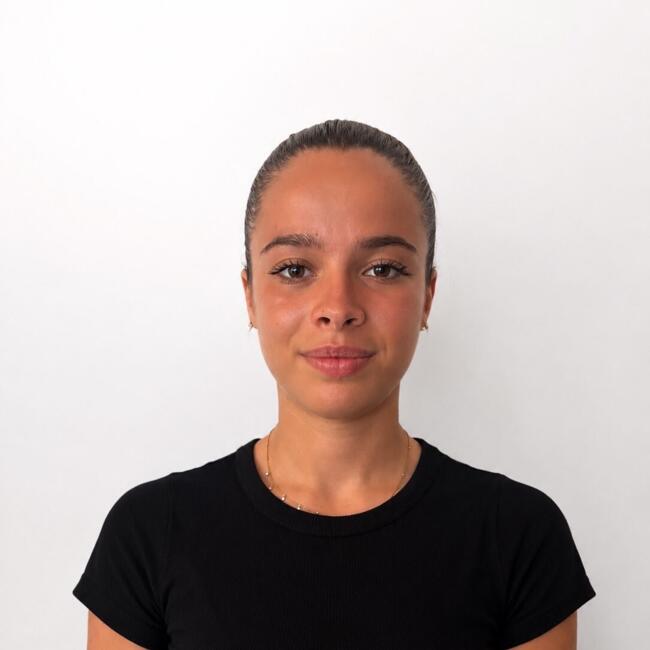 Babysitter in Clichy: Nina