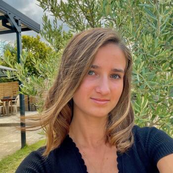 Babysitter in Saint-Marcel-lès-Valence: Louise