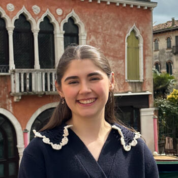 Babysitter in San Pedro: Mia