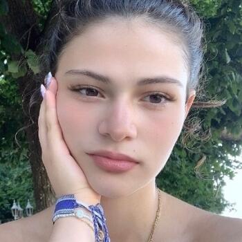 בייביסיטר ב- שטרסבורג: Baraa