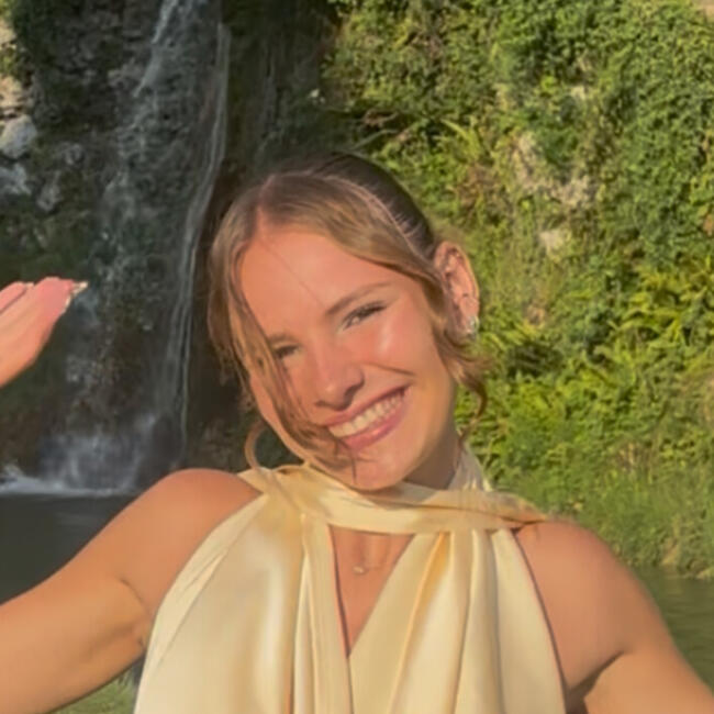 Babysitter in Eyzin-Pinet: Maelie