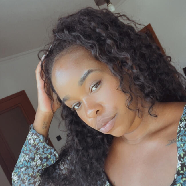 Babysitting job in Coimbra: Thainá