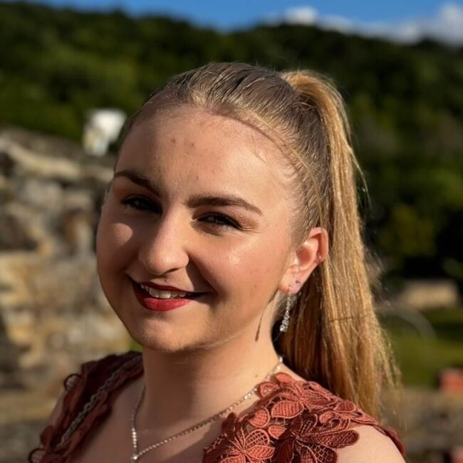 Babysitter in Les Martres-de-Veyre: Loan