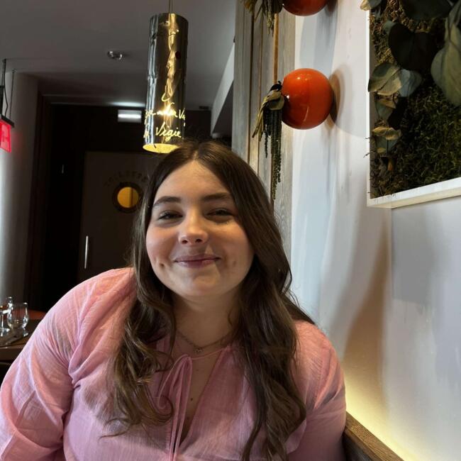 Babysitter in Sainte-Luce-sur-Loire: Clara