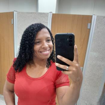 Babysitter Nova Iguaçu: Nazilda