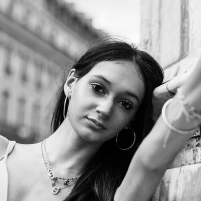 Babysitter in Paris: Ambre