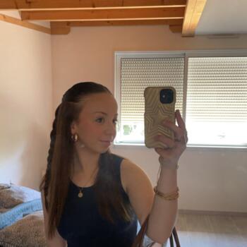 Babysitter in Doué-la-Fontaine: Louise