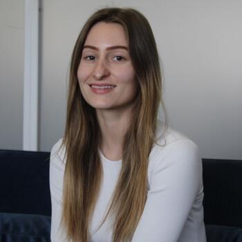 Baby-sitter Laval: Julie