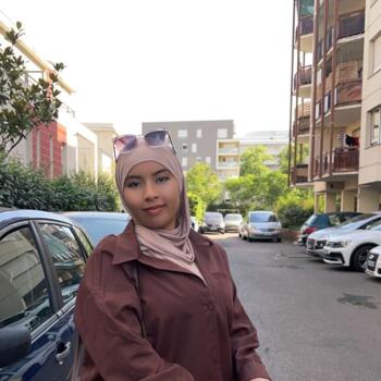 Babysitter in Domérat: Houda