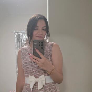 Baby-sitter in Hamilton: Lucy