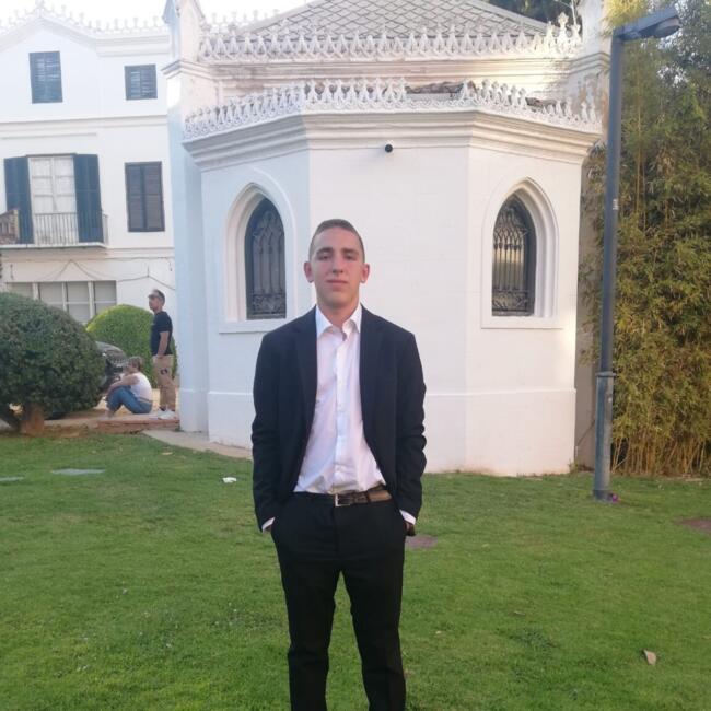 Canguro en Torrente: Julián Elnur