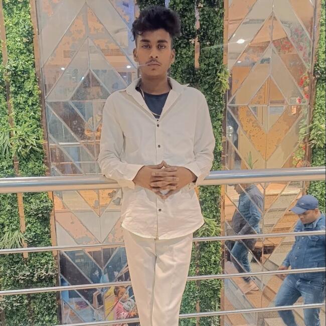 दिल्ली में बेबीसिटर: Vicky