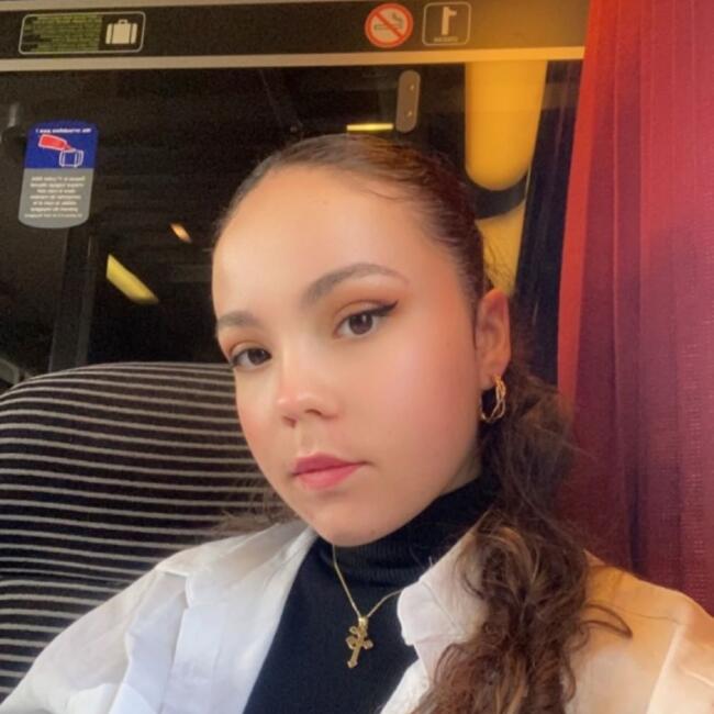 Baby-sitter à Grenoble: Thaïs