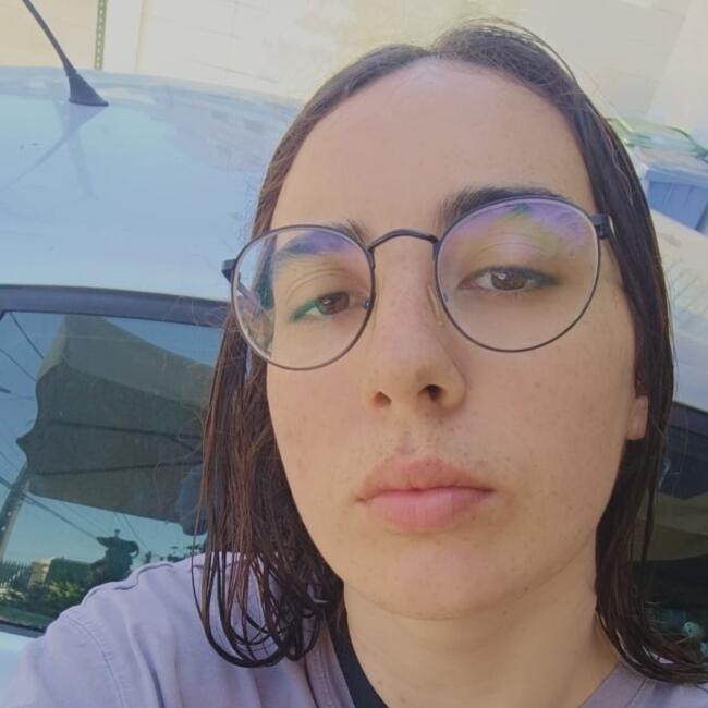 Babysitter em Almada: Joana