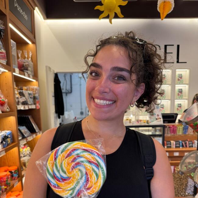 Babysitter in New Milford (New Jersey): Lara