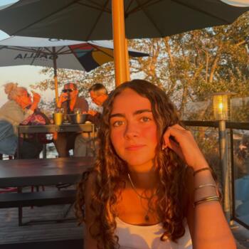 Babysitter in Locoal-Mendon: Sarah