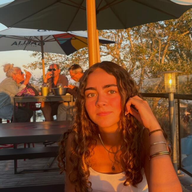 Babysitter in Locoal-Mendon: Sarah