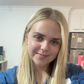 Babysitter Adelaide: Holly