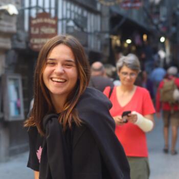 Babysitter in Nandy: Lena