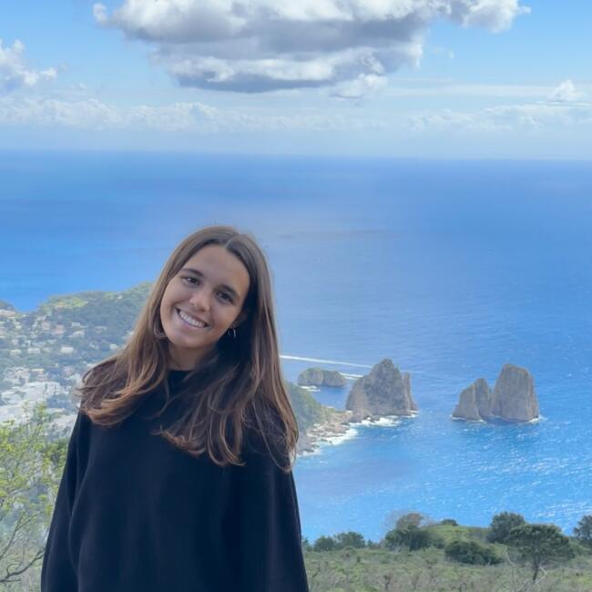 Babysitter in Linda-a-Velha: Carolina