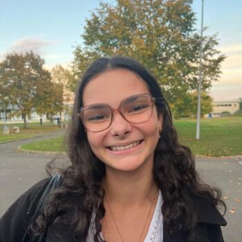 Babysitter in Le Breil-sur-Mérize: Liyana