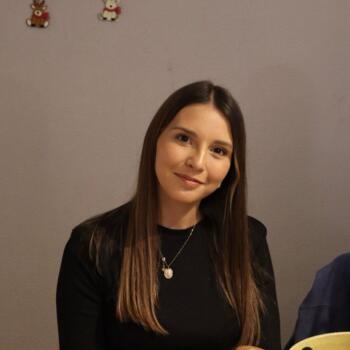Babysitter em Linda-a-Velha: Maria