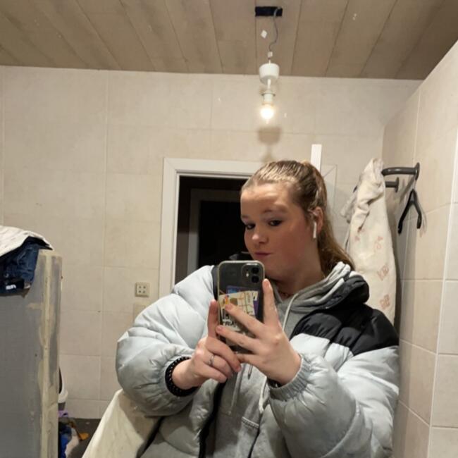 Babysitter in Beernem: Emily