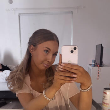 Babysitter in Espoo: Nella