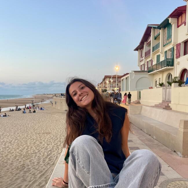 Babysitter in Montreal: Camille