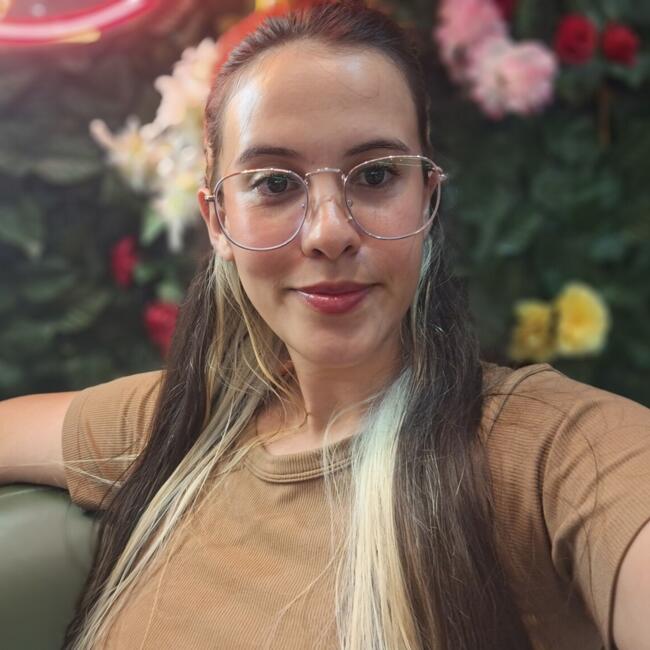 Babysitting job in Curitiba: Thais