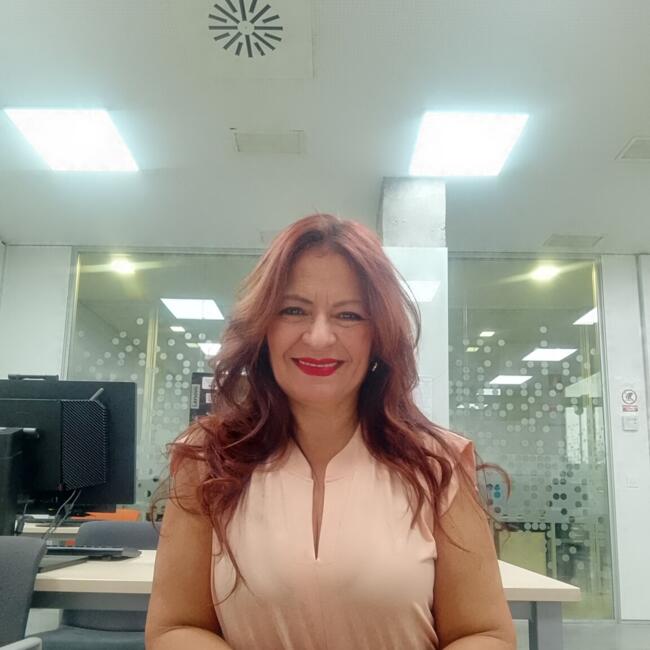 Babysitter in Madrid: Yasmira