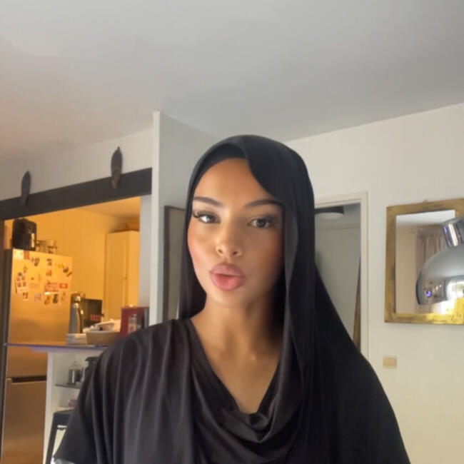 Babysitter in Villeneuve-la-Garenne: Faiza