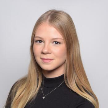 Babysitter in Saint-Aubin-de-Médoc: Camille