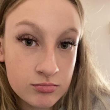 Babysitter in Grimsby: Shannon