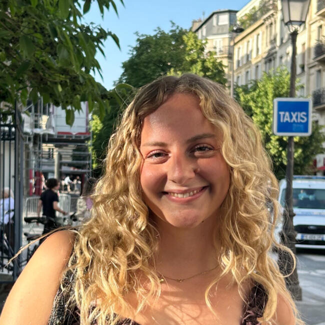 Babysitter in Paris: Norma