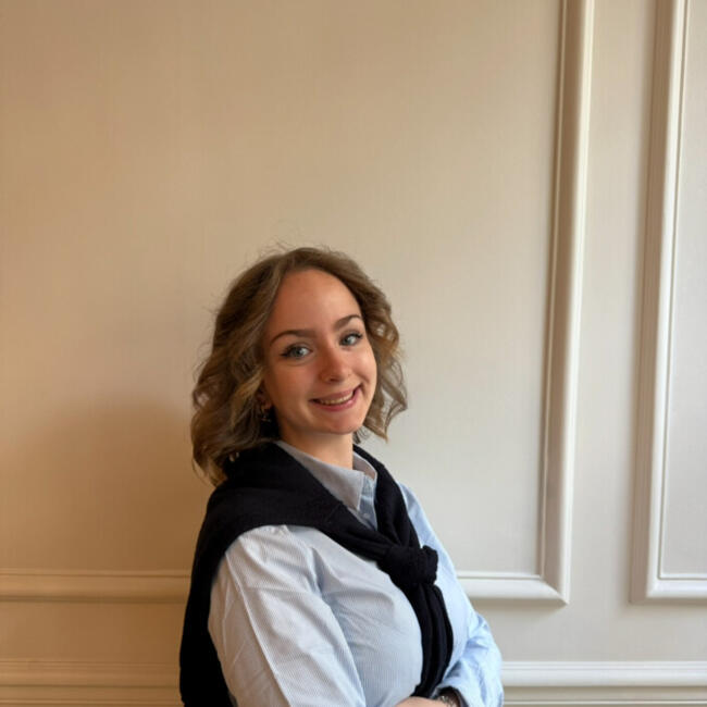 Babysitter in Paris: Lilou