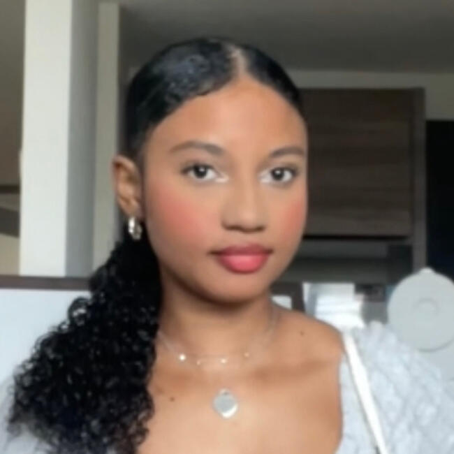 Babysitter in Arecibo: Alanah