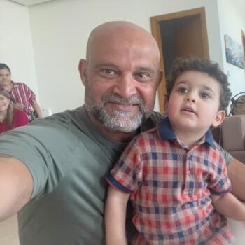 وظيفة جليسة أطفال في المنامة: وظيفة جليسة أطفال Jihad