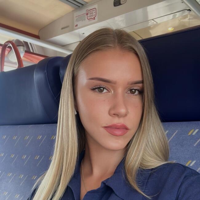 Babysitter in Rouen: Clara